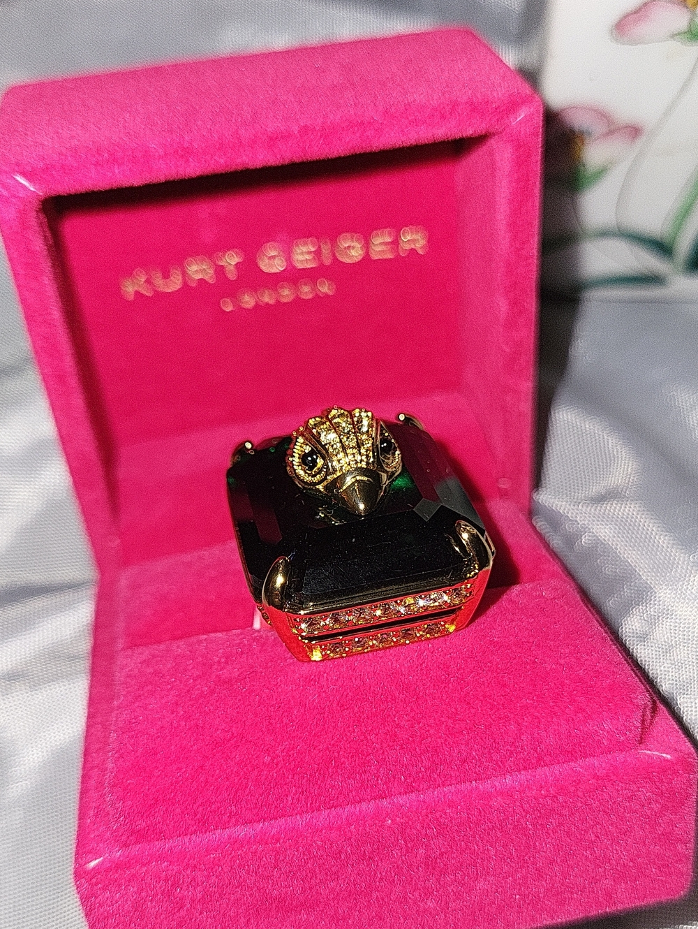 Kurt Geiger Gold-Tone Eagle Ring with Green Crystal Size 7 Rt Eh